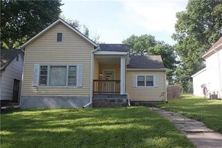 frente de la casa - 613 Mound St