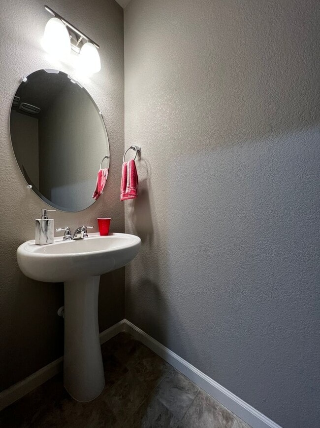 Photo - 4 Bed 3 Bath Available August 1st in Windsor!!!