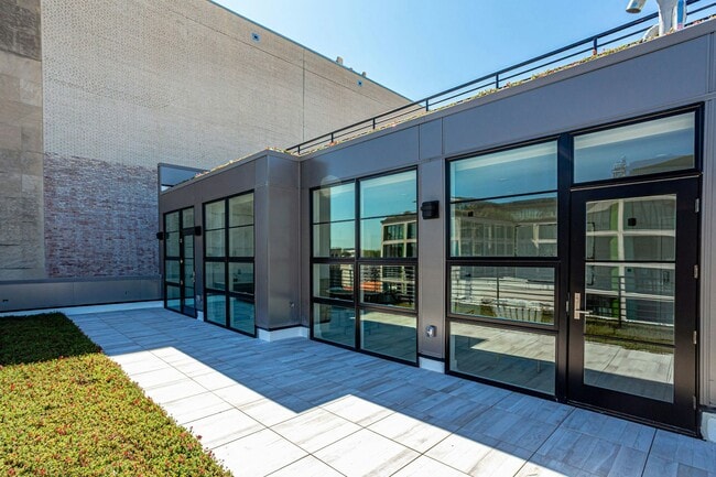 Photo - 1716 14th St NW Unidad 51