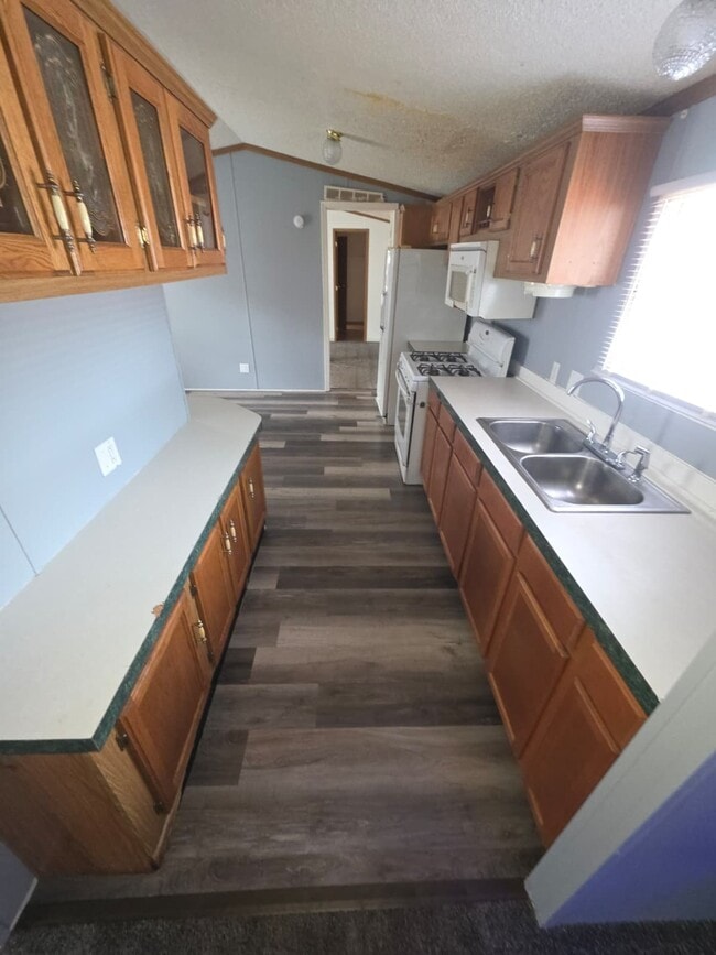 Photo - 905 W 37th Ave