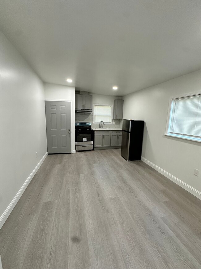 Photo - 1532 Woolsey St