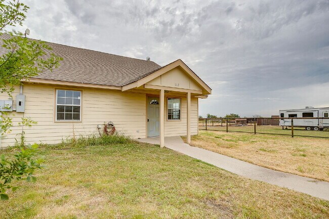 Photo - Updated Duplex in Weatherford with large y... Apartamento
