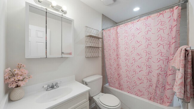 Photo - 3346 W Wilson Ave