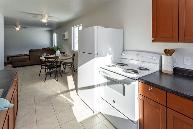 Photo - 3 Bedroom Homes for rent in Pleasant HIll, IA Unit 275 Hillside Drive