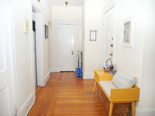 Building Photo - 26 Browne St Unit 1