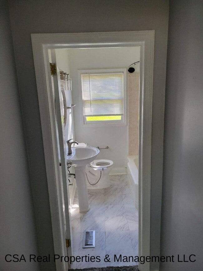 Photo - 2304 Beecher Rd SW