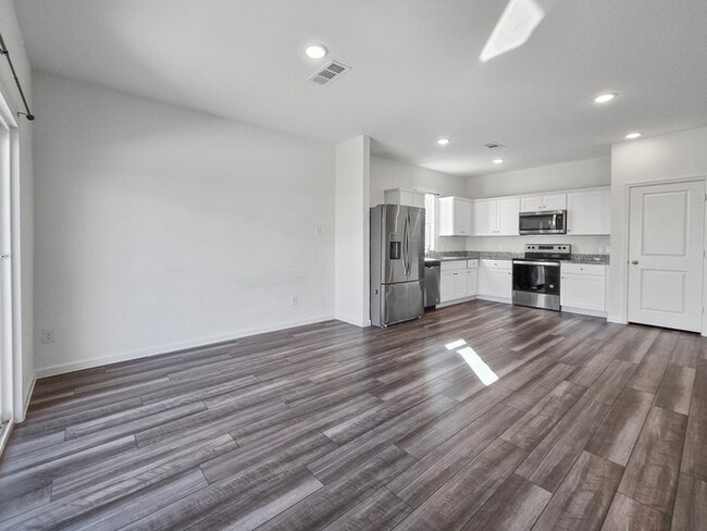 Photo - ***Move-in Special*** Move in by 11/30/202...