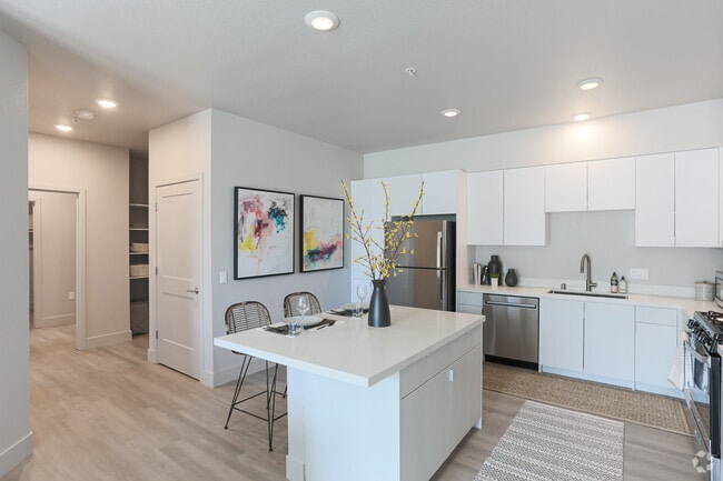 1BR, !BA - 662 SF