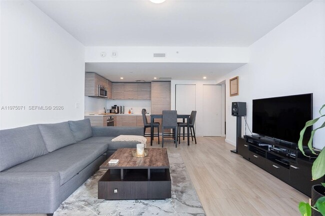 Photo - 1300 S Miami Ave Unidad 2807