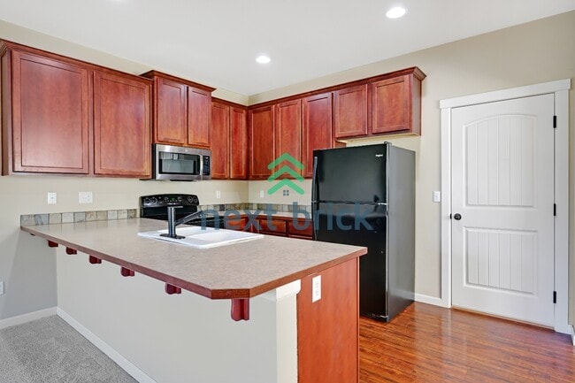 Photo - "Charming 3-Bed Oasis with 2.5 Baths in Prime Renton Location - Spacious layout!"