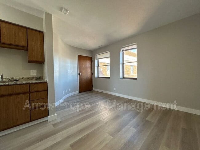 Photo - 208 E 5th St