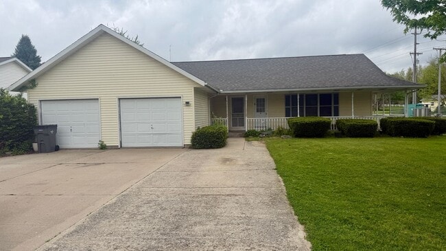 Building Photo - Nice 3-Bedroom Duplex Available in Middlebury