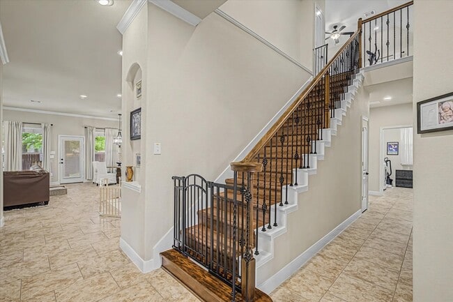 Photo - 102 N Victoriana Cir