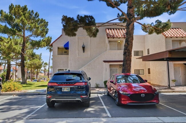 Building Photo - Upgraded 2 bedroom 2 bath upstairs condo