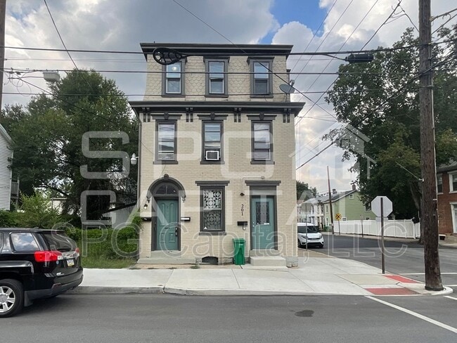 Building Photo - 203 W North St Rental