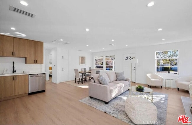 6251 Alcove Ave