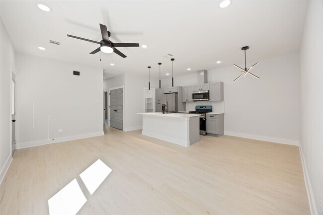 Building Photo - 8511 Prairie View Dr