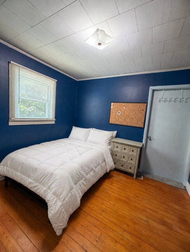 Photo - 973 8th Ave NW