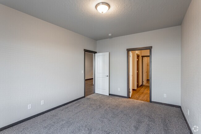 3BR, 2BA - 1,437 SF