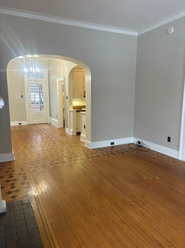 Building Photo - 509 Monroe Ave Unit 1 L