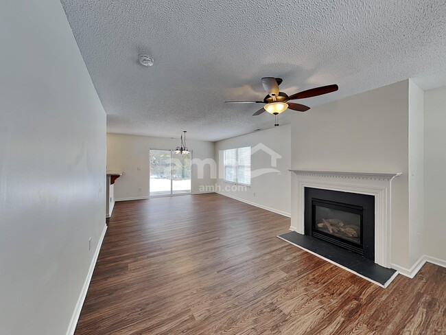 Photo - 5850 Mahogany Pl SW