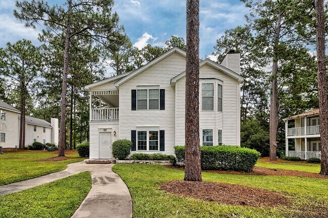 Building Photo - Charming Downstairs Townhome in Prime Colu...