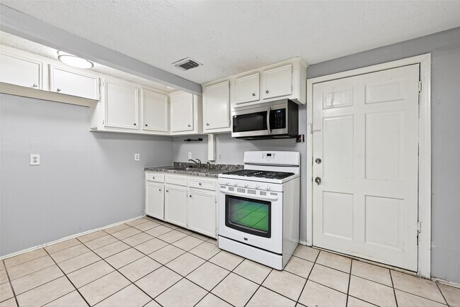 Photo - 9629 Sunnywood Dr