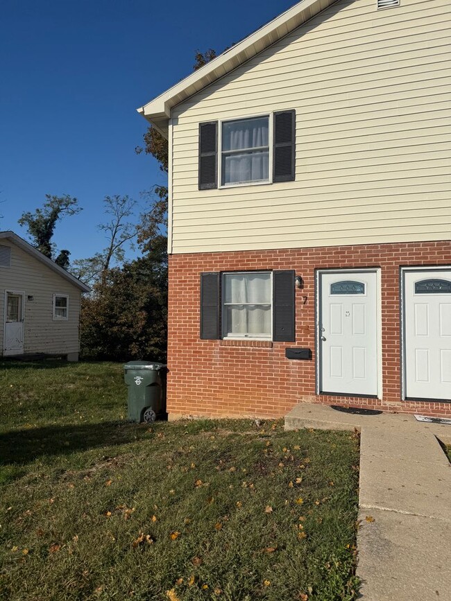 Building Photo - S. Mont Valla Avenue Unit 7 S. Mont Valla Avenue