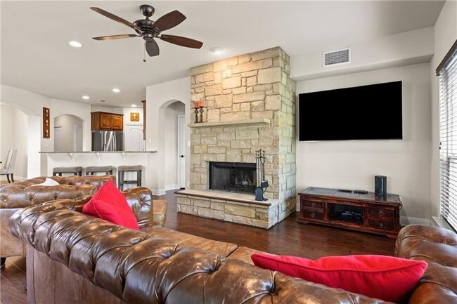 Photo - 110 Oak Glen Cove