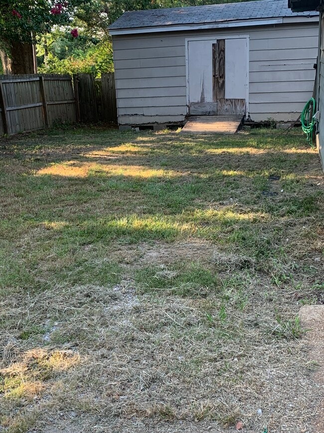 Photo - 2425 Bartlett Blvd