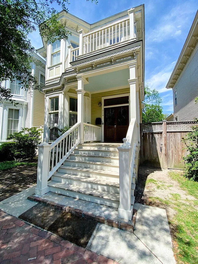 Building Photo - 214 E. 32nd St. Unit C Rental