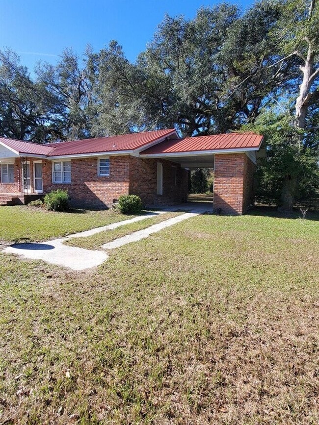 Photo - Clean & Comfortable Duplex Minutes from Downtown Madison