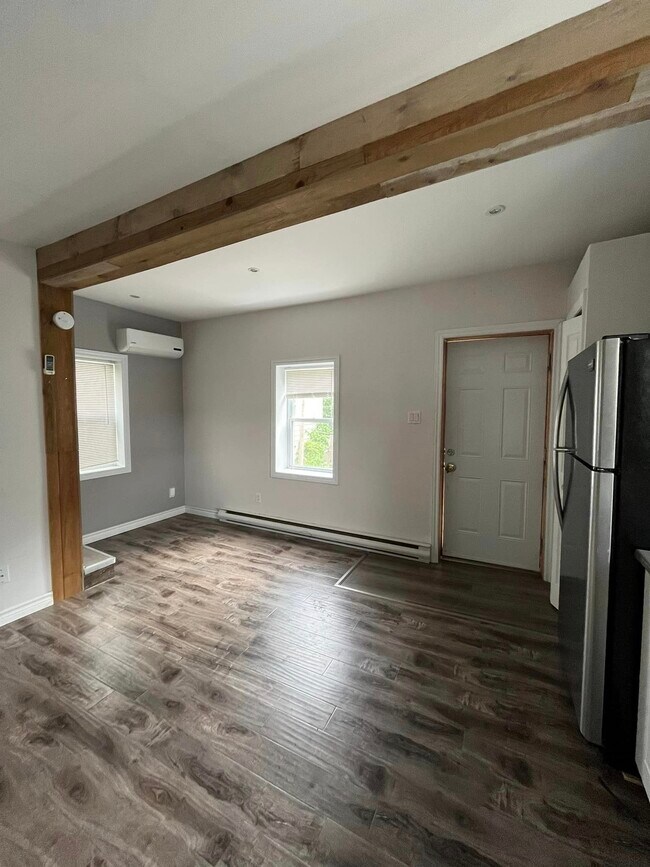 Photo - 747 Riverside Dr