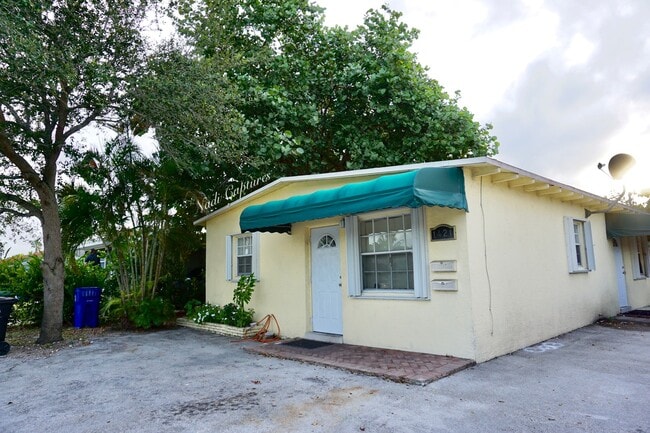 Photo - 1421 N Andrews Ave