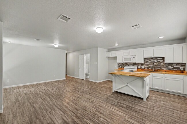Photo - 16701 E Hammon