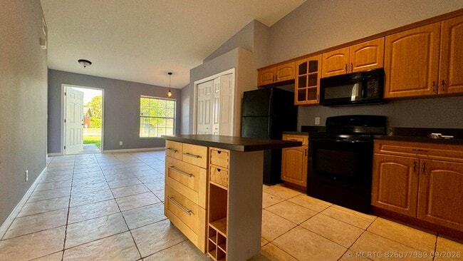 1290 Riverside Cir