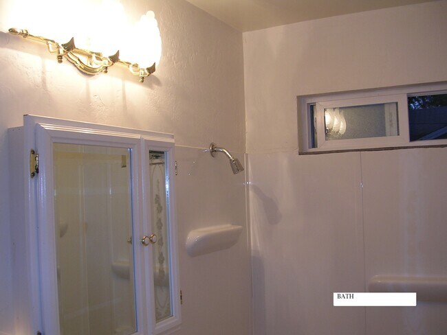 Photo - 307 E Adams St