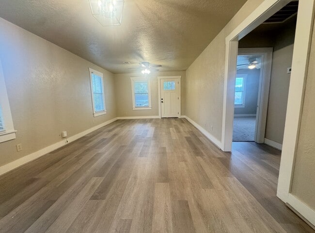 Photo - 510 W 6th St