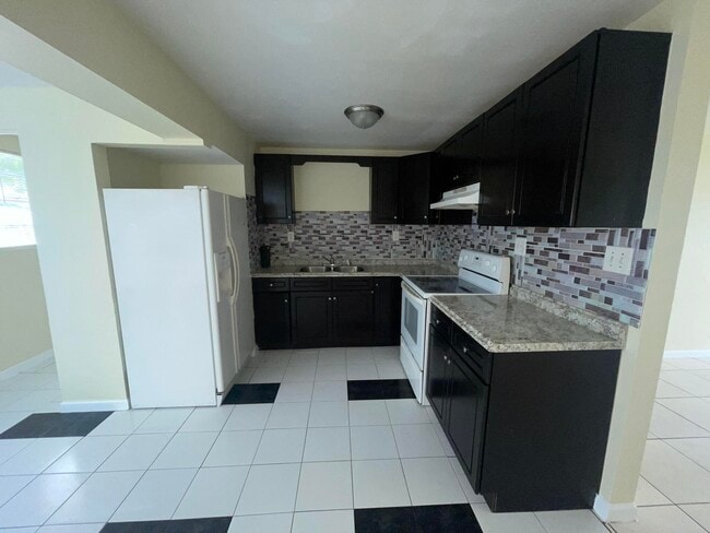 Photo - 5320 Harriet Pl