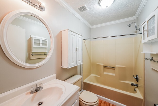 Photo - 356 Lakeshore Cir