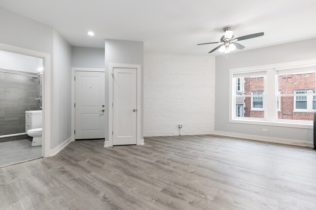 Photo - 1059 W Glenlake Ave Unit 2N