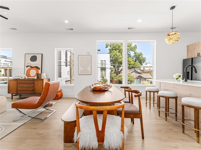 Building Photo - 2015 N Prairie Ave Unit 204