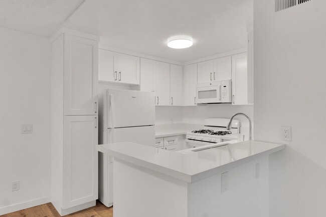 Kitchen bar top - 22415 Del Valle St