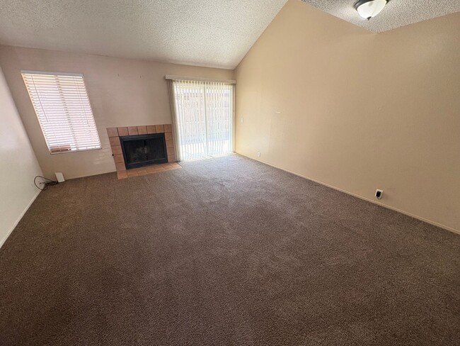 2720 W Caldwell Ave