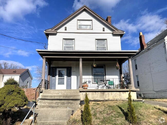 Building Photo - 1944 Maple Ave Rental