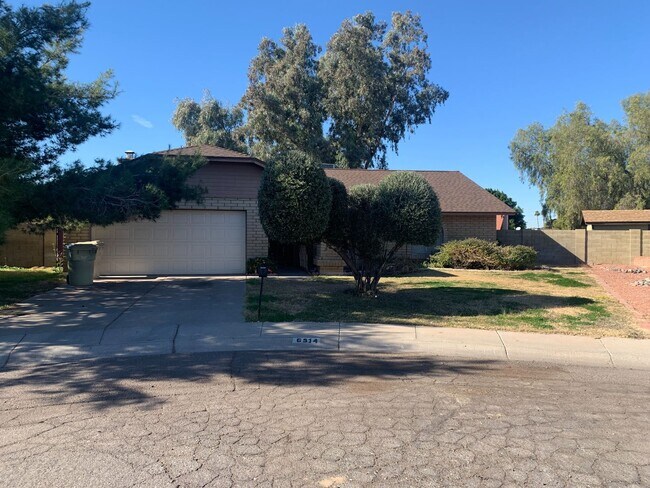 Building Photo - Spacious 3 Bed 2.5 Bath in Glendale Rental