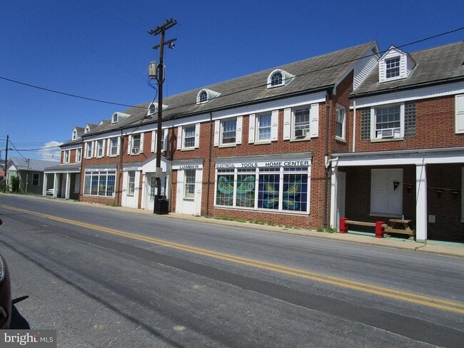 Building Photo - 385 E King St Rental