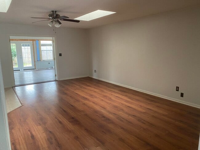 Photo - 763 St Vincent Cove