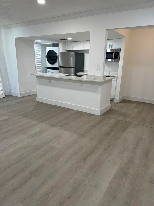 Building Photo - 330 Cypress Dr Rental