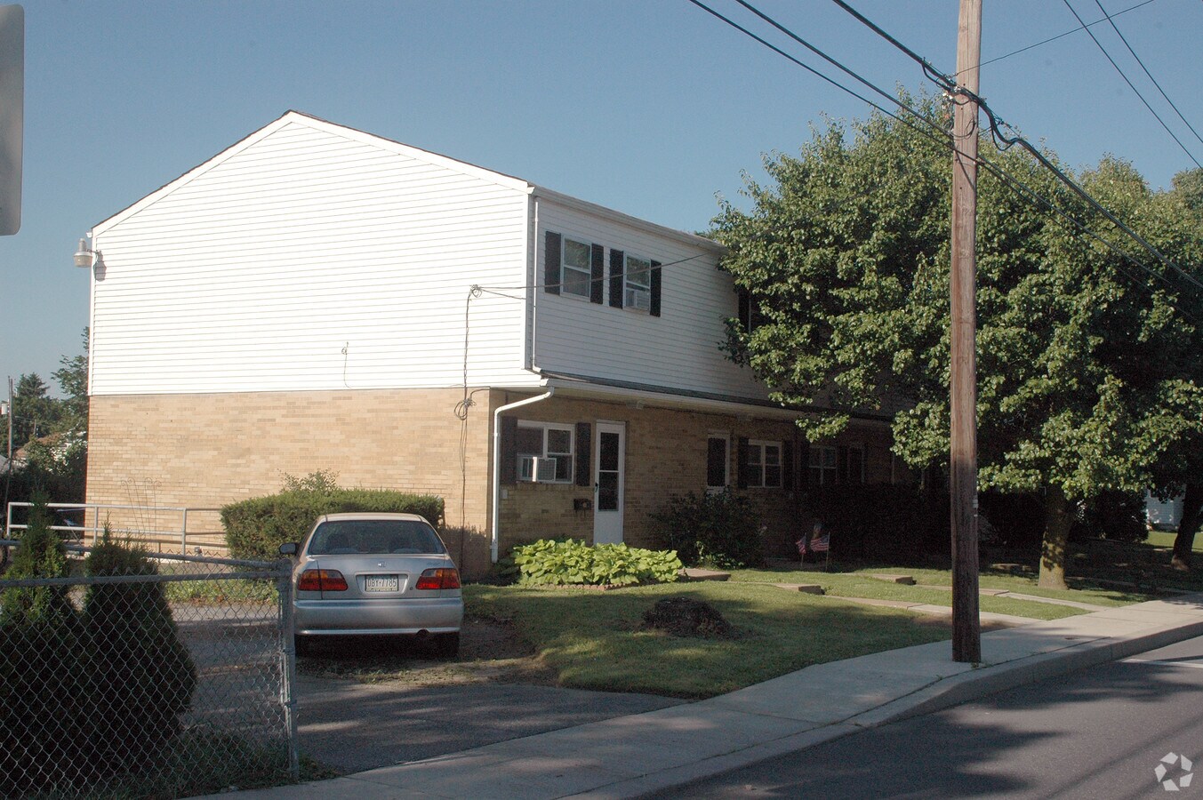 Photo - 320 W Shady Ln Apartments